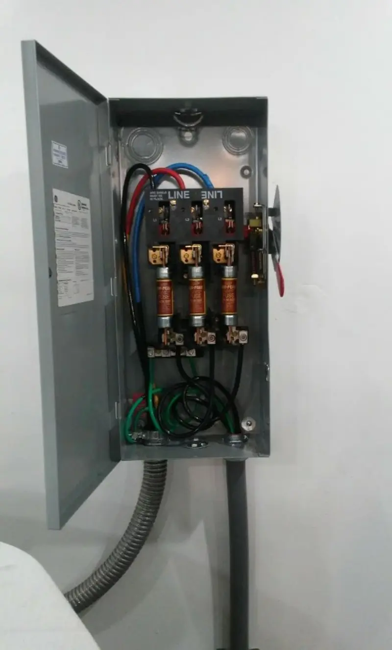 Three-phase disconnect switch installed for Smoke Detector Installation in Santa Fe