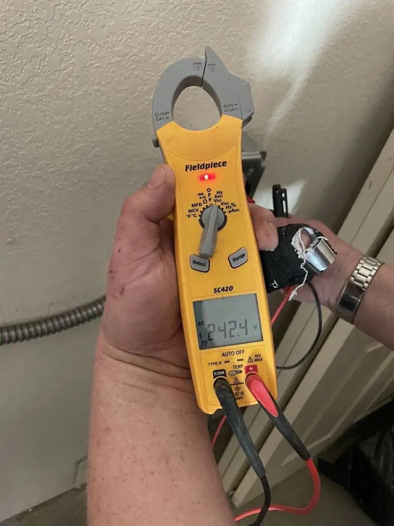 Voltage testing with clamp meter during Generator Installation in Santa Fe